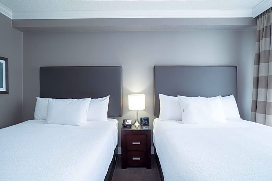 Sandman Signature Mississauga Hotel