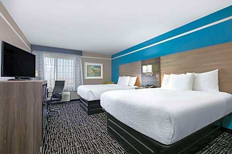 Deluxe Queen Room with Two Queen Beds