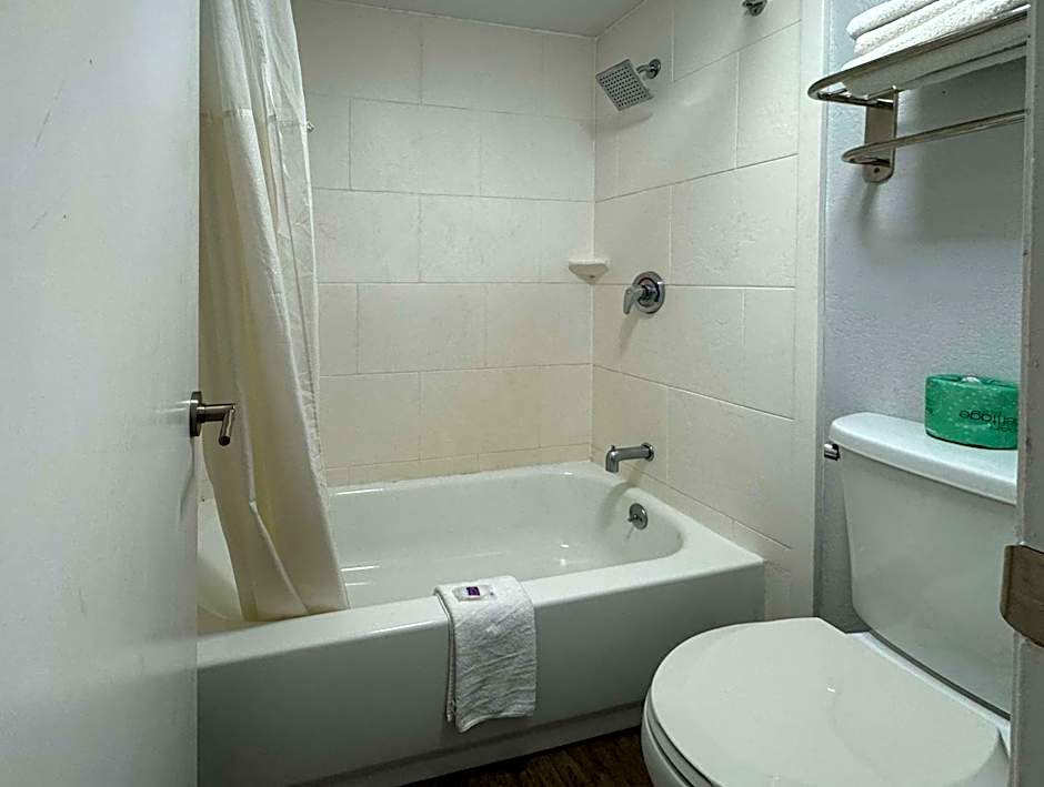 Motel 6 Huntsville AL University Dr.