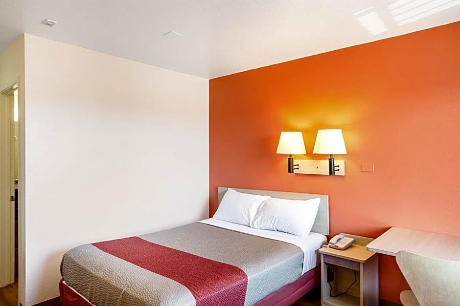 Motel 6-Redding, CA - Central