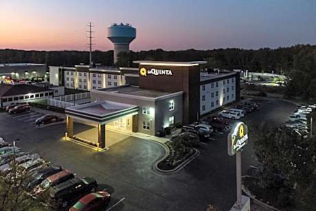 La Quinta Inn & Suites by Wyndham Lexington Park