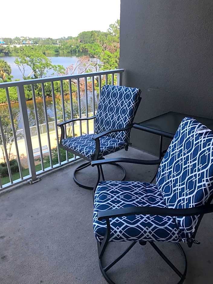 LAKETOWN 5 POOLs STEPS TO BEACH FAMILY FRIENDLY