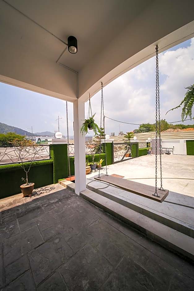 The Best Hotel in Bayan Lepas - THE LOV PENANG