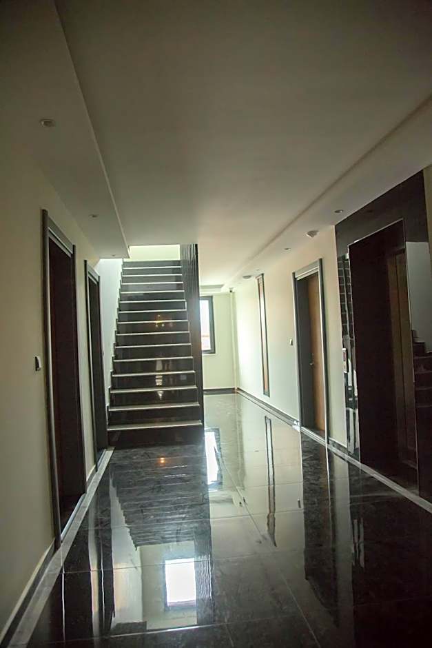 Ceneviz Suit Hotel
