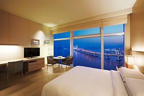 1 King Bed with Ocean View on a High Floor