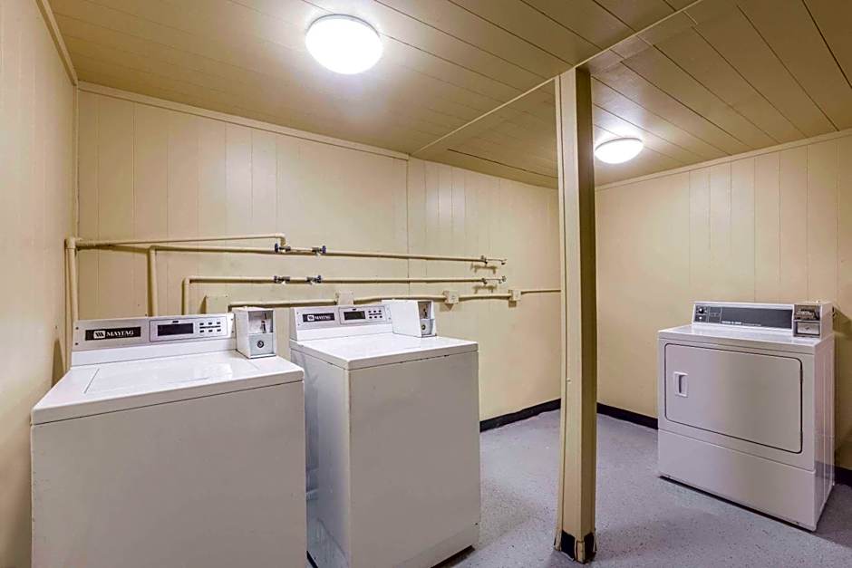 Days Inn by Wyndham College Station University Drive