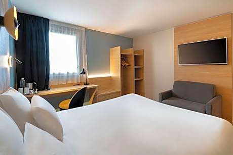 Superior Queen Room with Sofa Bed - Non-Smoking
