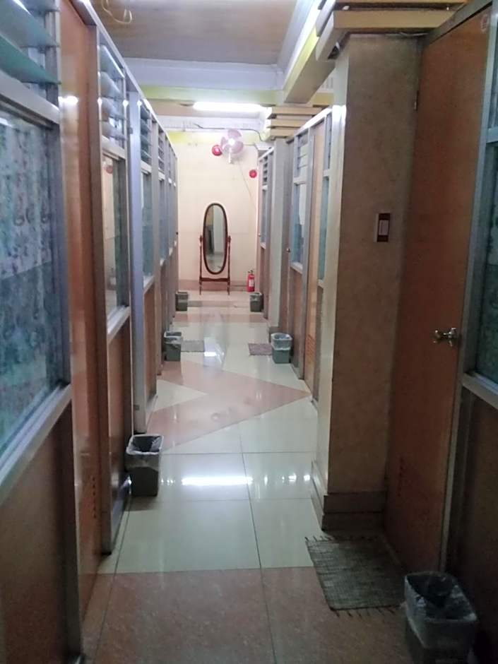 ASHBURN'S TRANSIENT BAGUIO - 3rd to 5th floor BASIC SLEEP and GO Accommodation, WITH PARKING, NO ELEVATOR