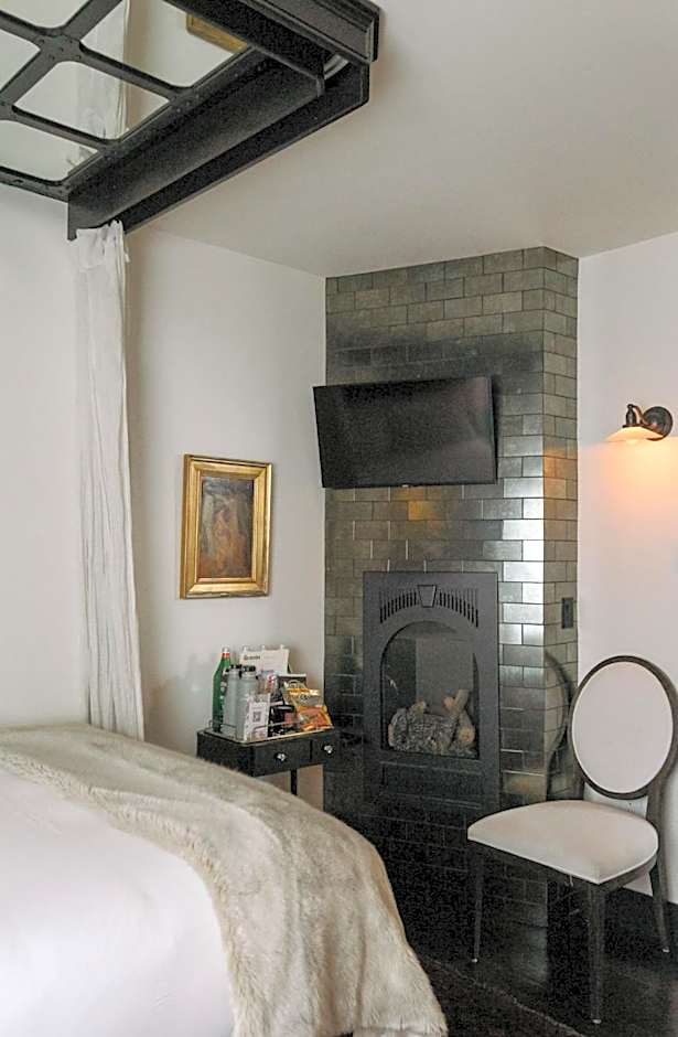 Granada Hotel & Bistro