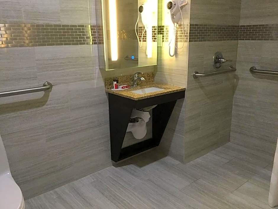 Ramada by Wyndham Bronx Terminal