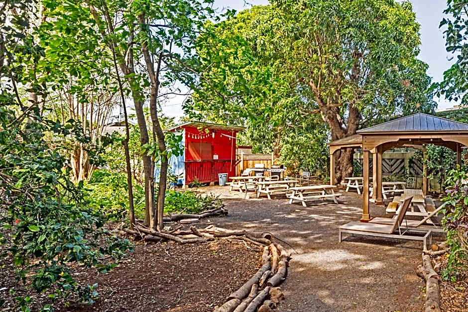 Howzit Hostels Maui