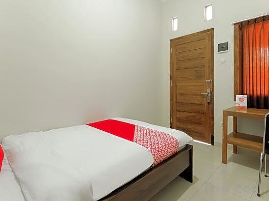 OYO 90045 Annafi Apartel