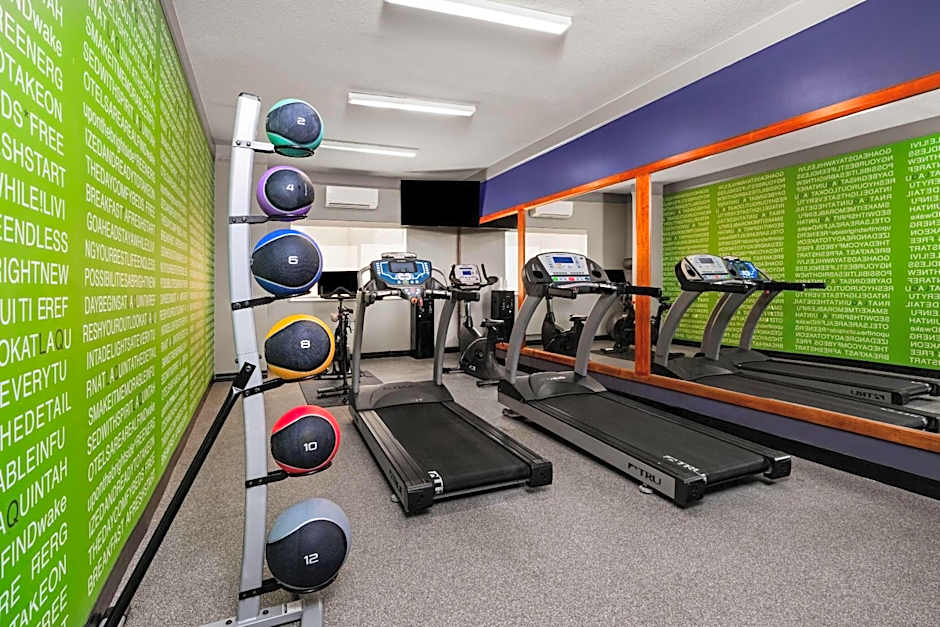 La Quinta Inn & Suites by Wyndham Jackson Airport/Pearl