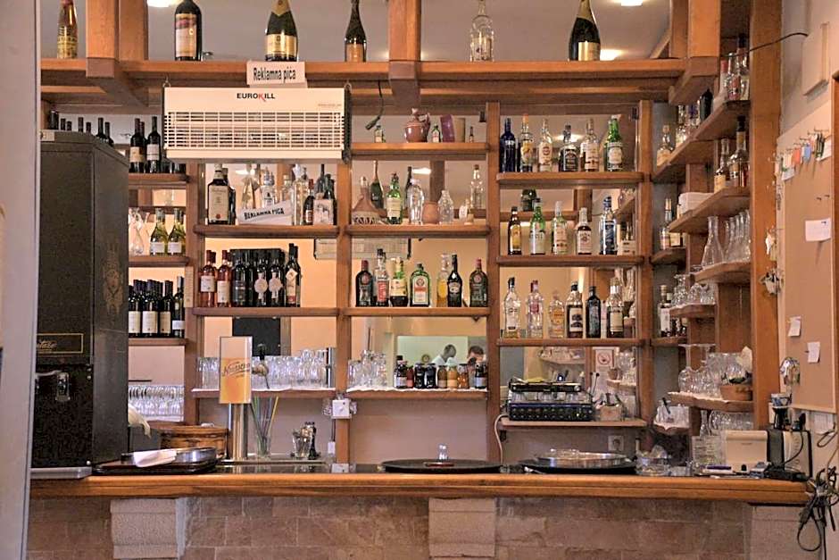 OSTROG Aparthotel KOLIBA-VLASTNIŠTVO MANASTIRA OSTROG