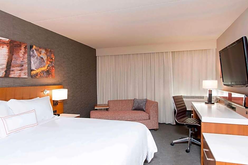 Sonesta Hotel Grand Rapids Airport