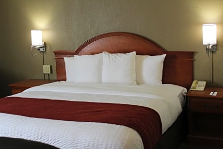 Efficiency King Room - Accessible/Non-Smoking