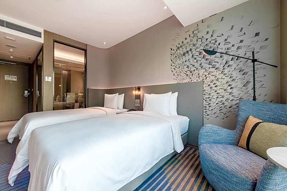 Photo 1 of 2 of Standard 2 Twin Beds, City View