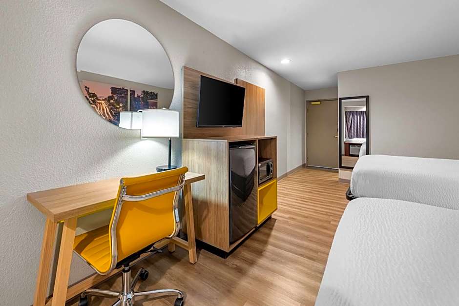 Days Inn by Wyndham near Kansas Speedway