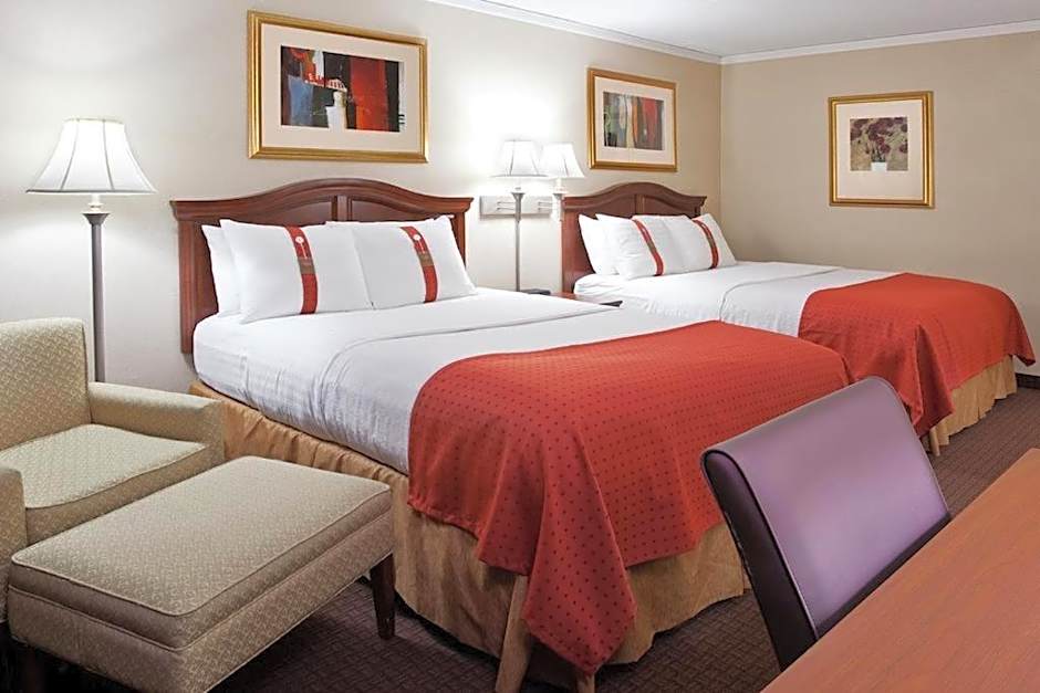 Days Inn by Wyndham Warren