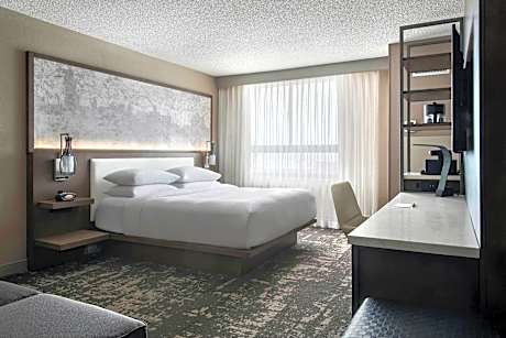 M Club lounge access, Guest room, 1 King, Sofa bed