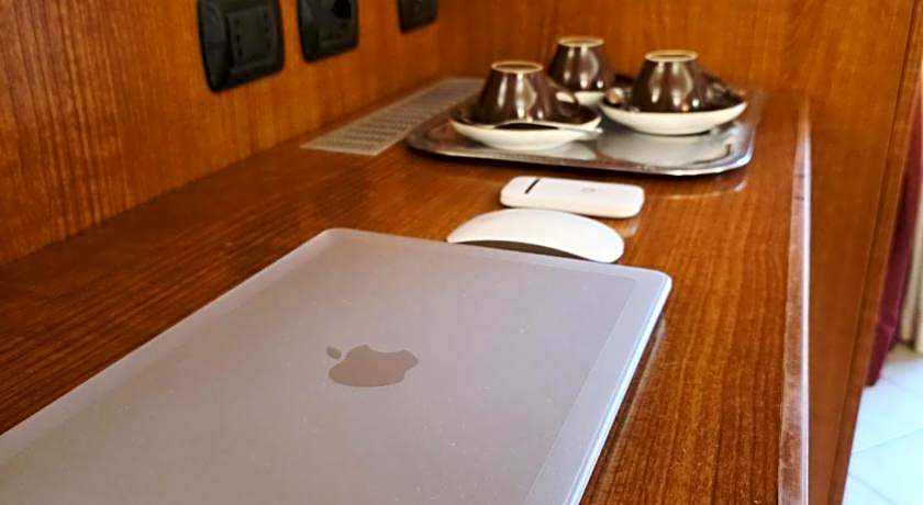 Ad Hoc Domus Guest House