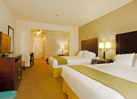 Standard Queen Room with Two Queen Beds and Tub - Mobility/Communications Accessible
