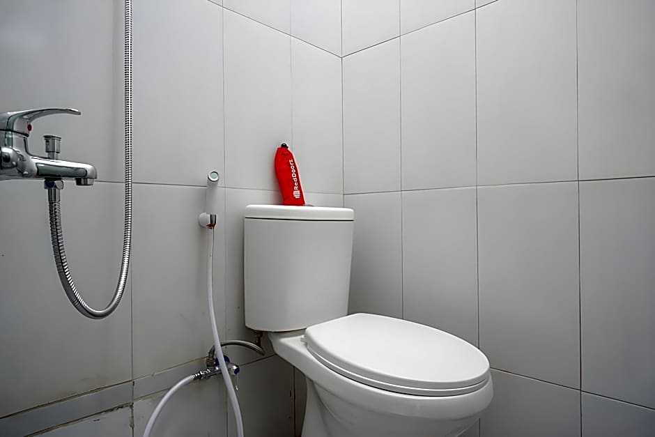 RedDoorz Syariah near Alun Alun Balai Kota Tegal