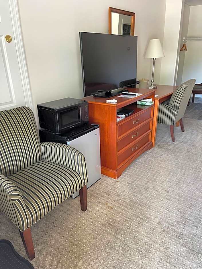 Colonial Motel