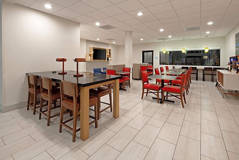 Holiday Inn Express & Suites Rancho Mirage By IHG