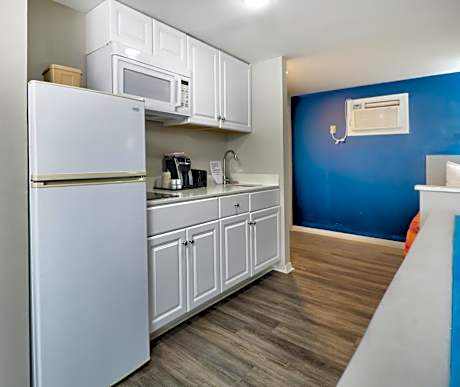 Two Queen Beds Efficiency