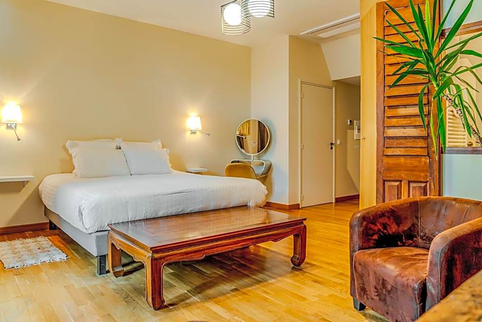 Demeures & Châteaux Auberge de la Tour - Hôtel & Restaurants - Marcolès Auvergne