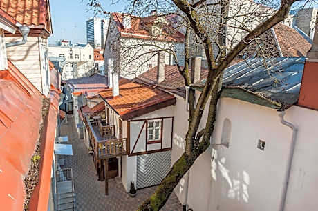 Three Crowns Residents