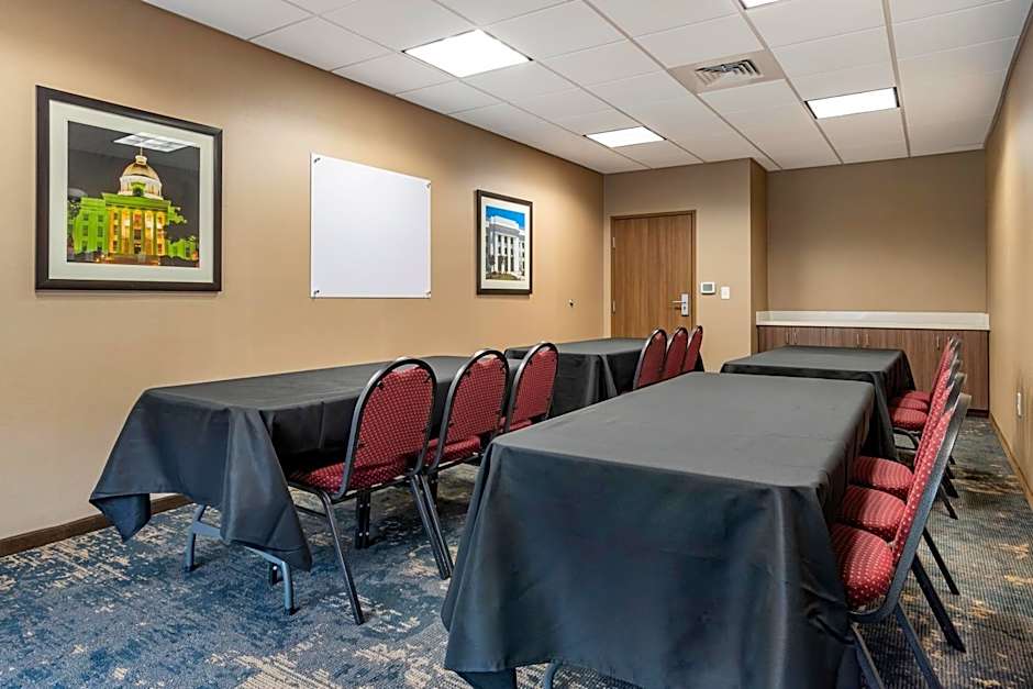 Comfort Inn & Suites Downtown near University