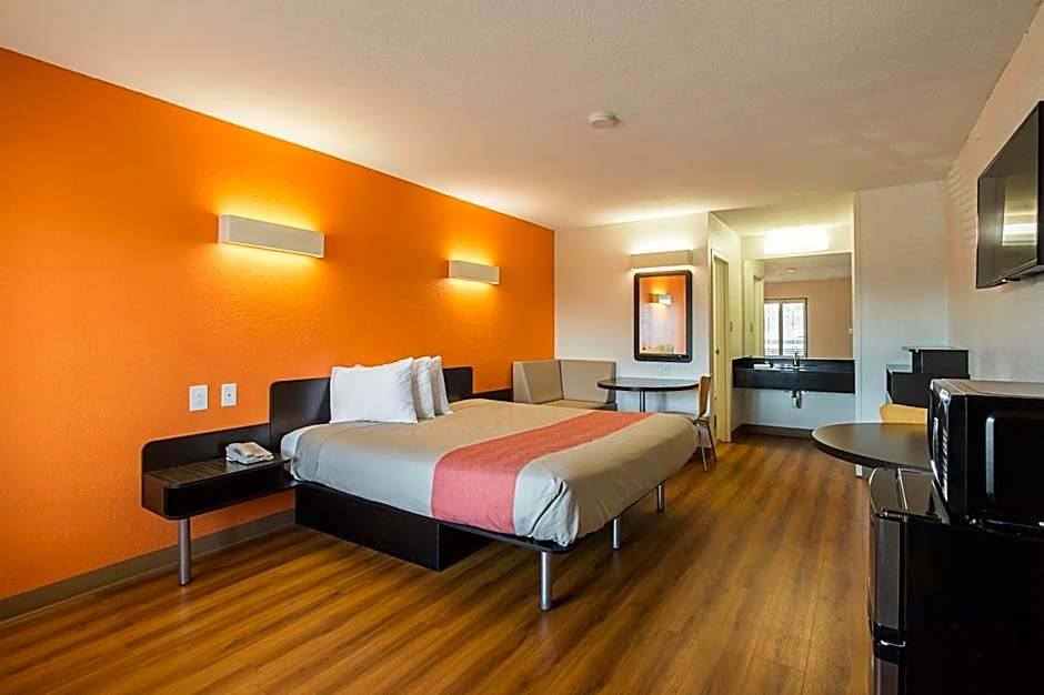 Motel 6-Savannah, GA - Midtown