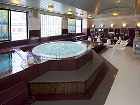 Sauna and Capsule Hotel Hollywood