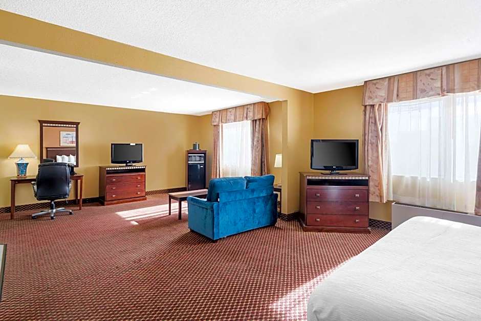 Quality Inn & Suites Bloomington University Area