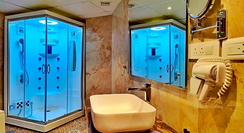 Royale Retreat Hotel And Spa Near Mall