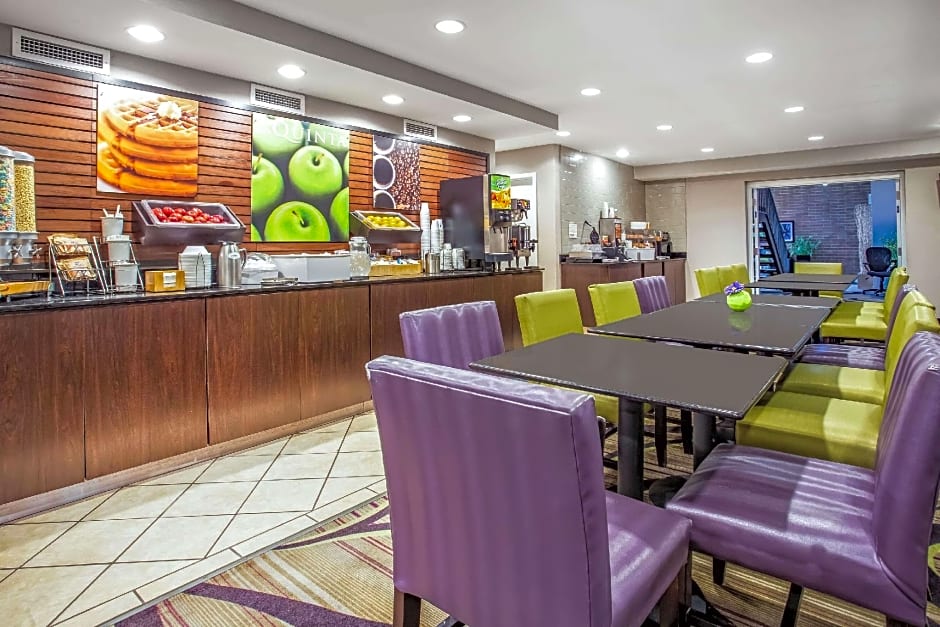 La Quinta Inn & Suites by Wyndham Oshkosh