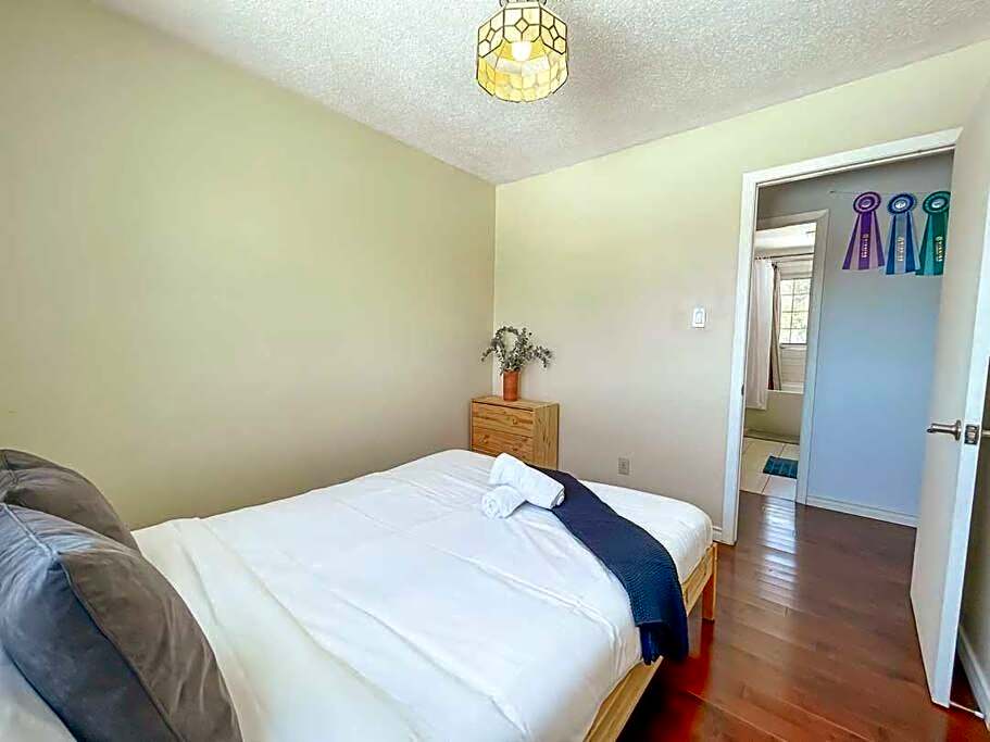 Spacious 5BR home. Close to everything!