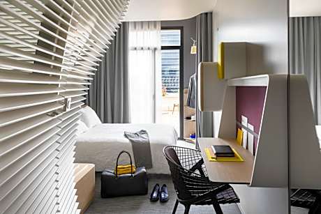 Premium Room - Complimentary snacks and refreshments anytime