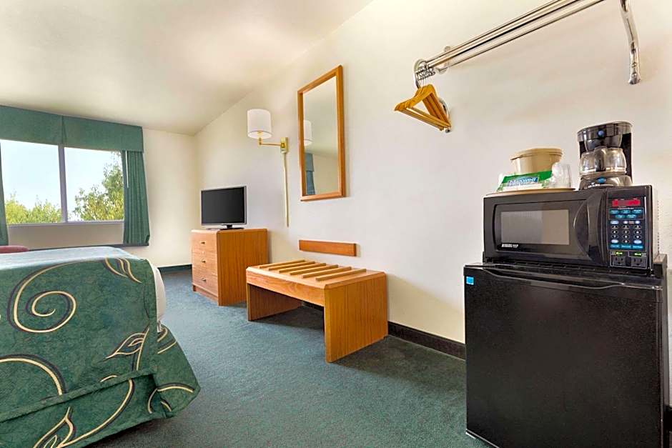 Travelodge by Wyndham Sharon Springs