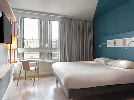 Standard Twin Room with Retractable Bed