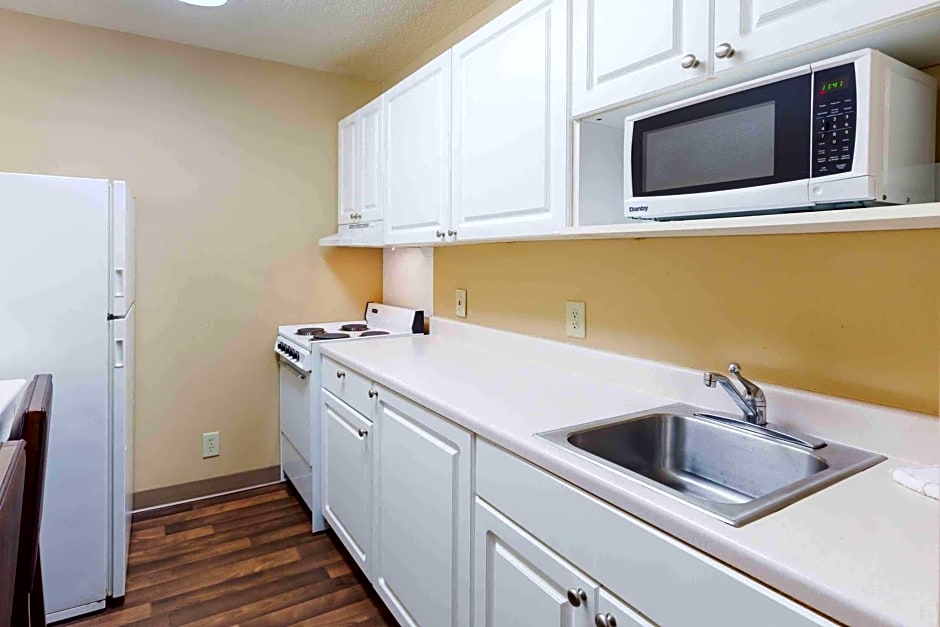 Extended Stay America Select Suites - Raleigh - RTP - 4610 Miami Blvd.