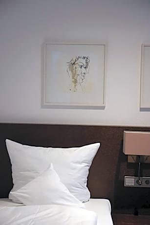 Handicap Accessible Twin Room