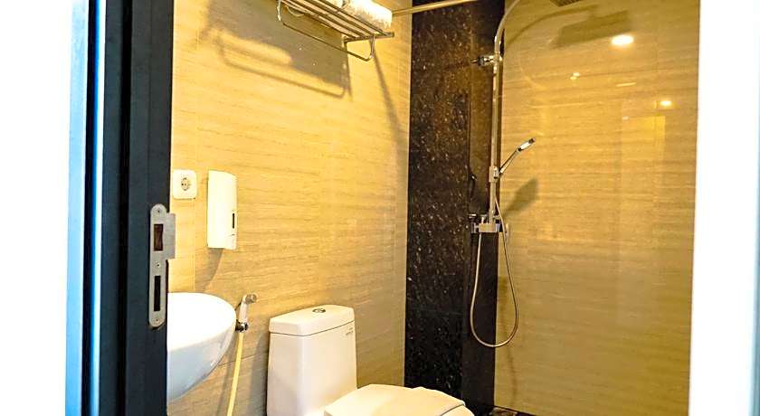 Empress Hotel Makassar City Center by LIFE