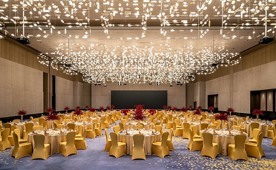 Hilton Shenzhen World Exhibition & Convention Center （Qianhai Snow World）