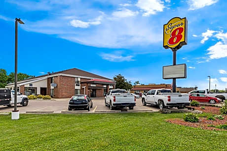 Super 8 by Wyndham Watertown WI