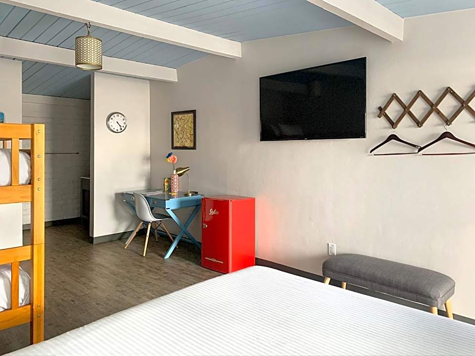 Hotel McCoy - Art, Coffee, Beer, Wine