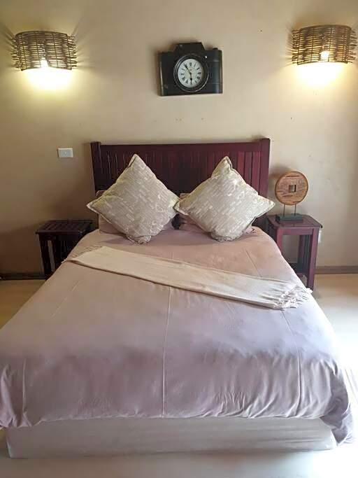 Zebula Golf and Wildlife Estate - Toktokkie Knocking Pax 20 - Moi Signature Luxury villa