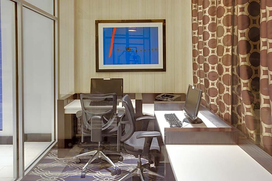 Holiday Inn Express & Suites Laurel Lakes By IHG